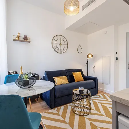 Charming Center 104 ניס