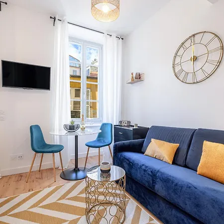 Charming Center 104 *